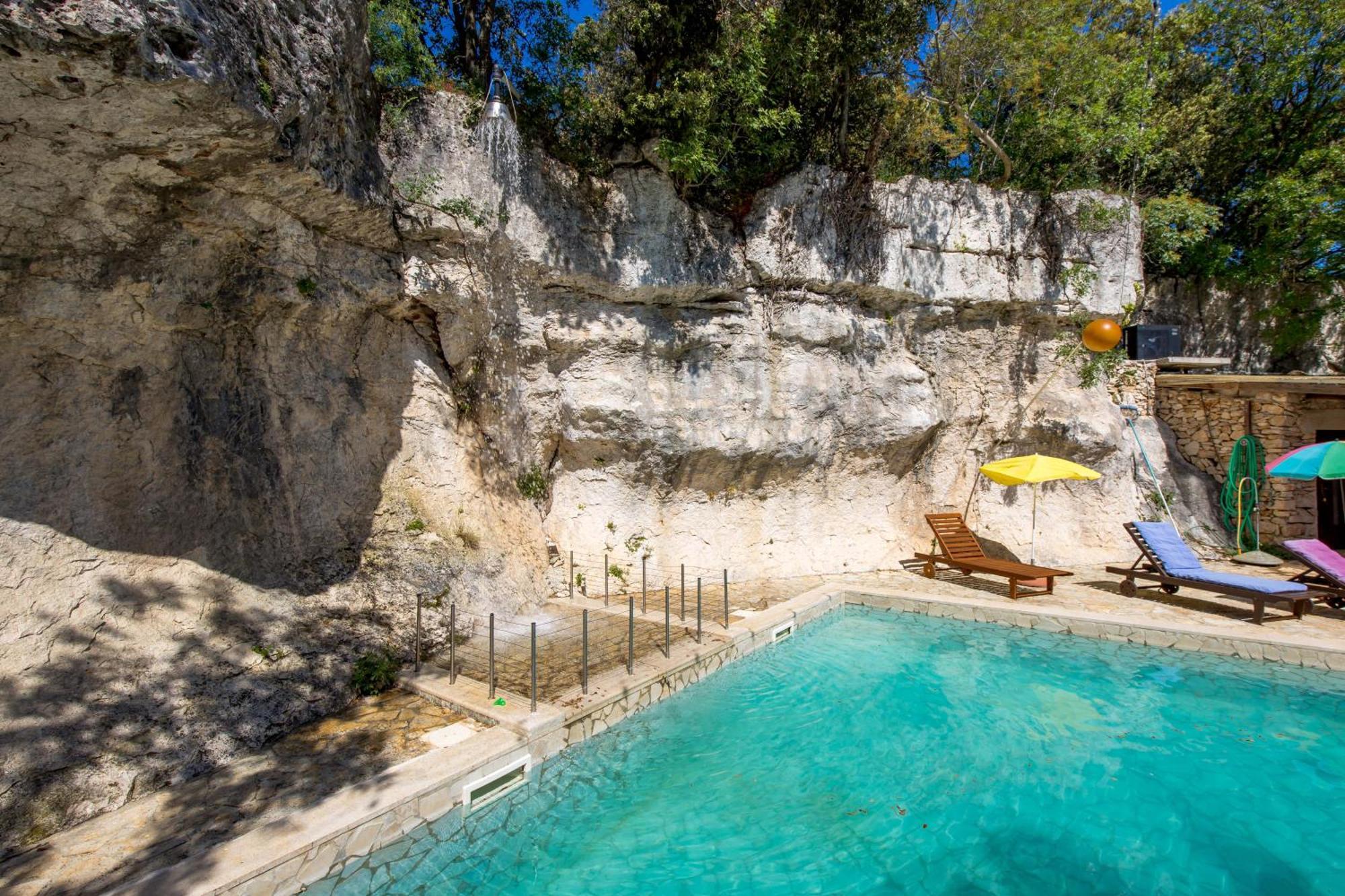Holiday House Cave Romana Pula Exteriör bild